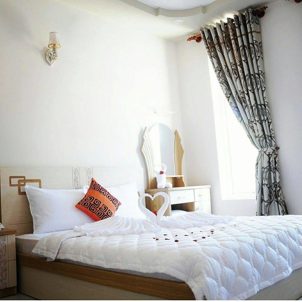 Jiny Tran Hotel Duong Dong  Exterior photo